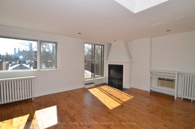 Detached at 33 Woodlawn Avenue E 3, Toronto, ON M4T 1B9, Toronto C09