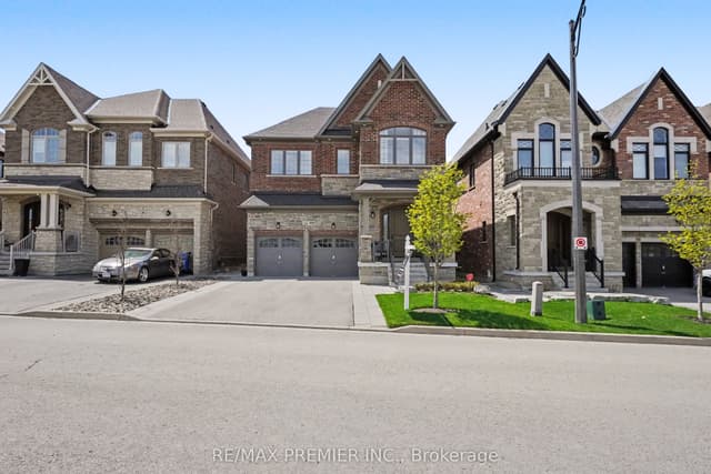 Detached at 14 King Boulevard, King, ON L7B 0P4