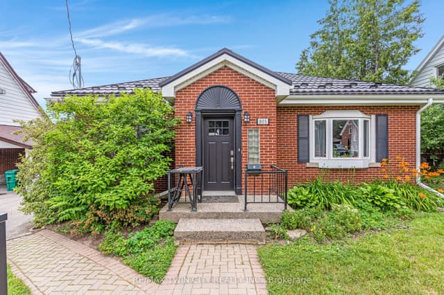 Detached at 805 Rockway Drive, Kitchener, ON N2G 3B6