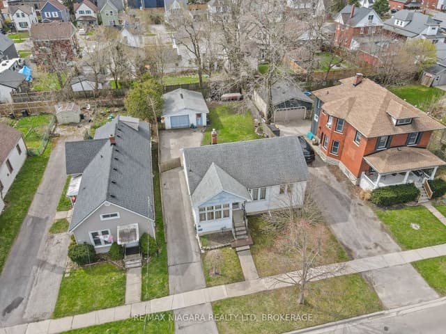 Detached at 215 Phipps Street, Fort Erie, ON L2A 2V4