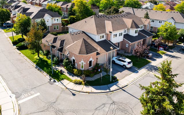 Condo Townhouse at 19 Wickstead Court 72, Brampton, ON L6R 1N8