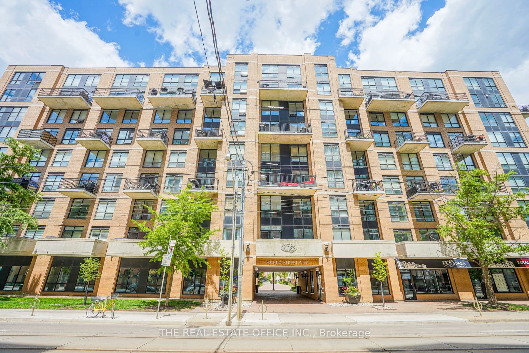 Suite 414 · Floor 4, Unit 414 · 800 King St W