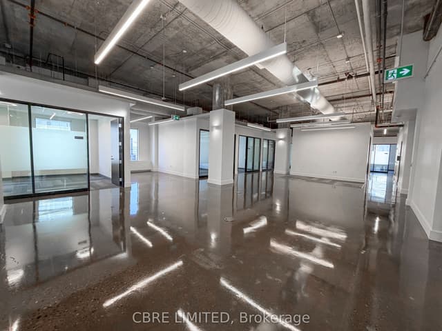 Office at 415 Yonge Street 20, Toronto, ON M5B 2E7, Toronto C08