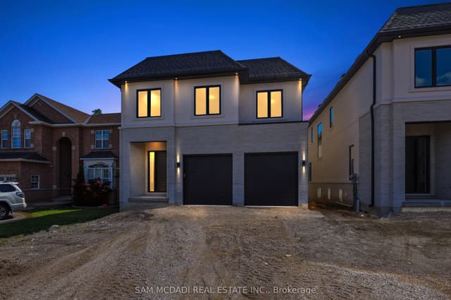 Detached at 2350 Eighth Line, Oakville, ON L6H 7E6