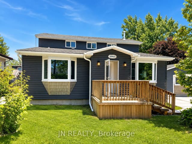 Detached at 1962 W Franklin Avenue W, Sarnia, ON N0N 1C0