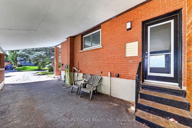 Detached at 7 Cardill Crescent, Waterloo, ON N2L 3Y7