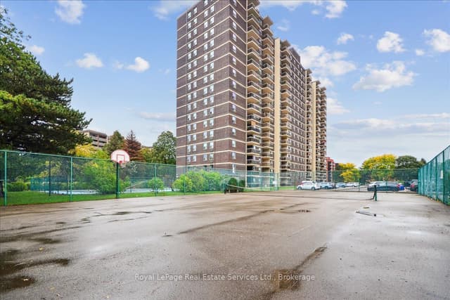 Condo Apartment at 966 Inverhouse Drive 812, Mississauga, ON L5J 4B6