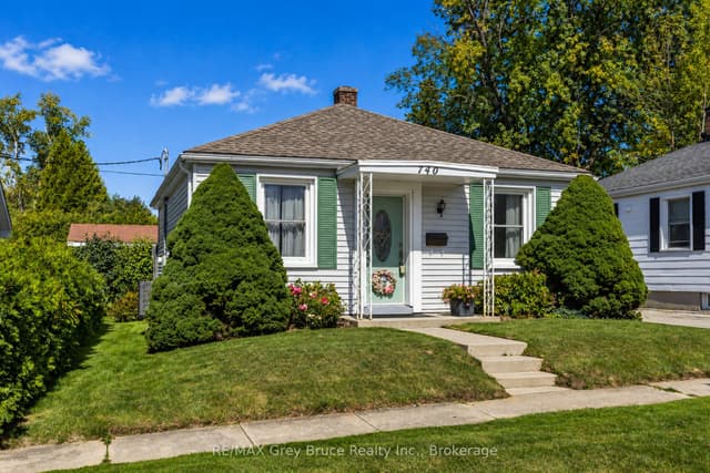 Detached at 740 5th Street E, Owen Sound, ON N4K 1E5