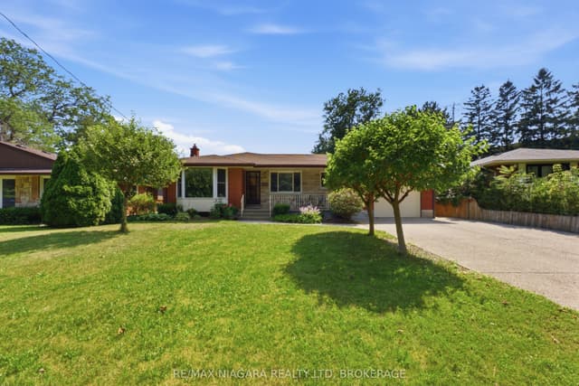 Detached at 11 RICHELIEU Drive, St. Catharines, ON L2M 2B7
