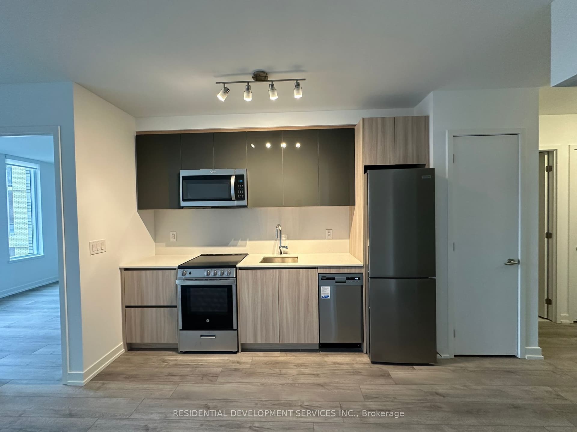 Suite 442 · Floor 4, Unit 442 · 3100 Keele St