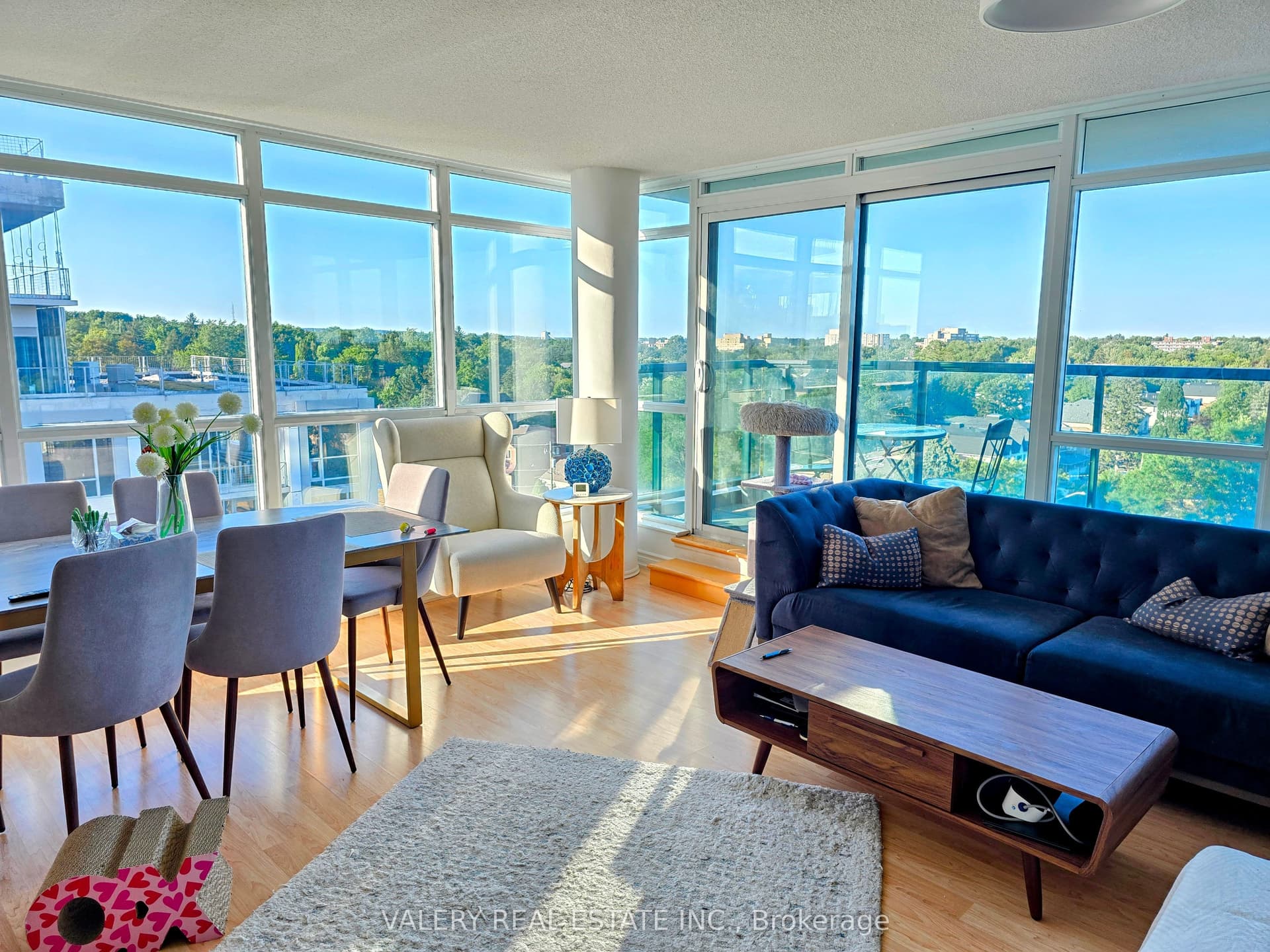 Suite 907 · Floor 9, Unit 907 · 18 Harding Blvd