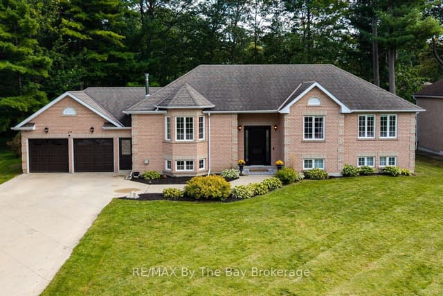 Detached at 29 Downer Crescent, Wasaga Beach, ON L9Z 1C3