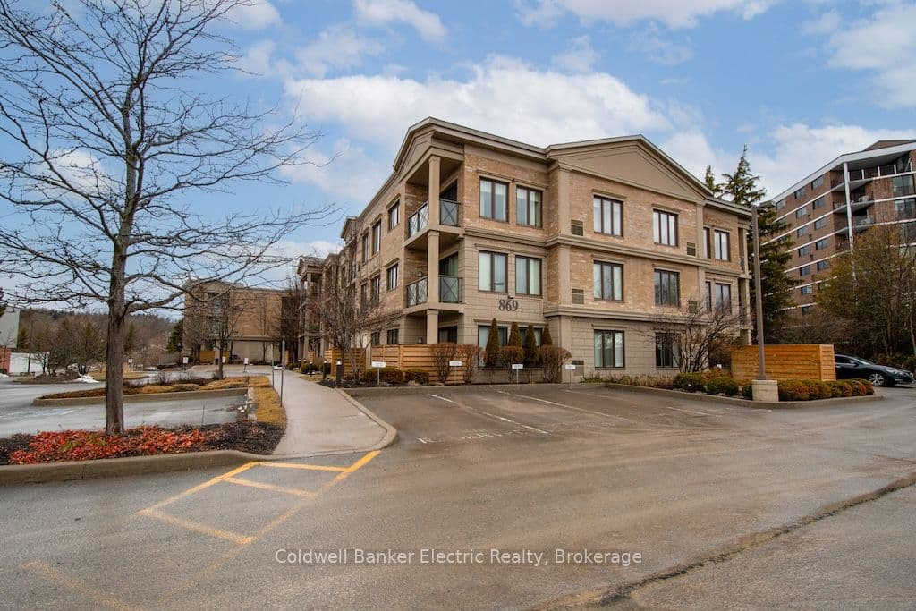 Suite 212 · Floor 2, Unit 212 · 869 Clonsilla Ave