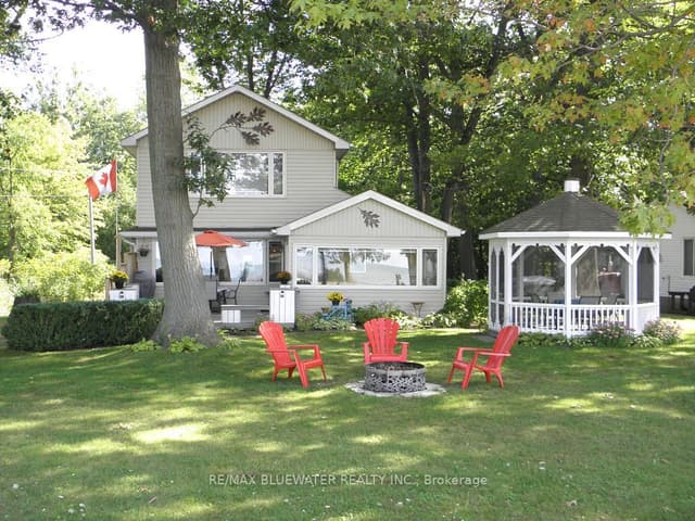 Detached at 9714 Lake Road, Lambton Shores, ON N0N 1J1