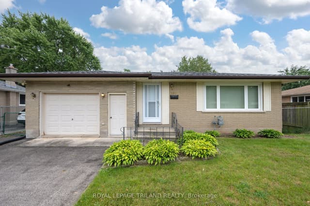 Detached at 160 Wellesley Crescent, London East, ON N5V 1J7