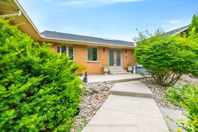 Detached at 1041 15 Side Road, New Tecumseth, ON L0G 1T0