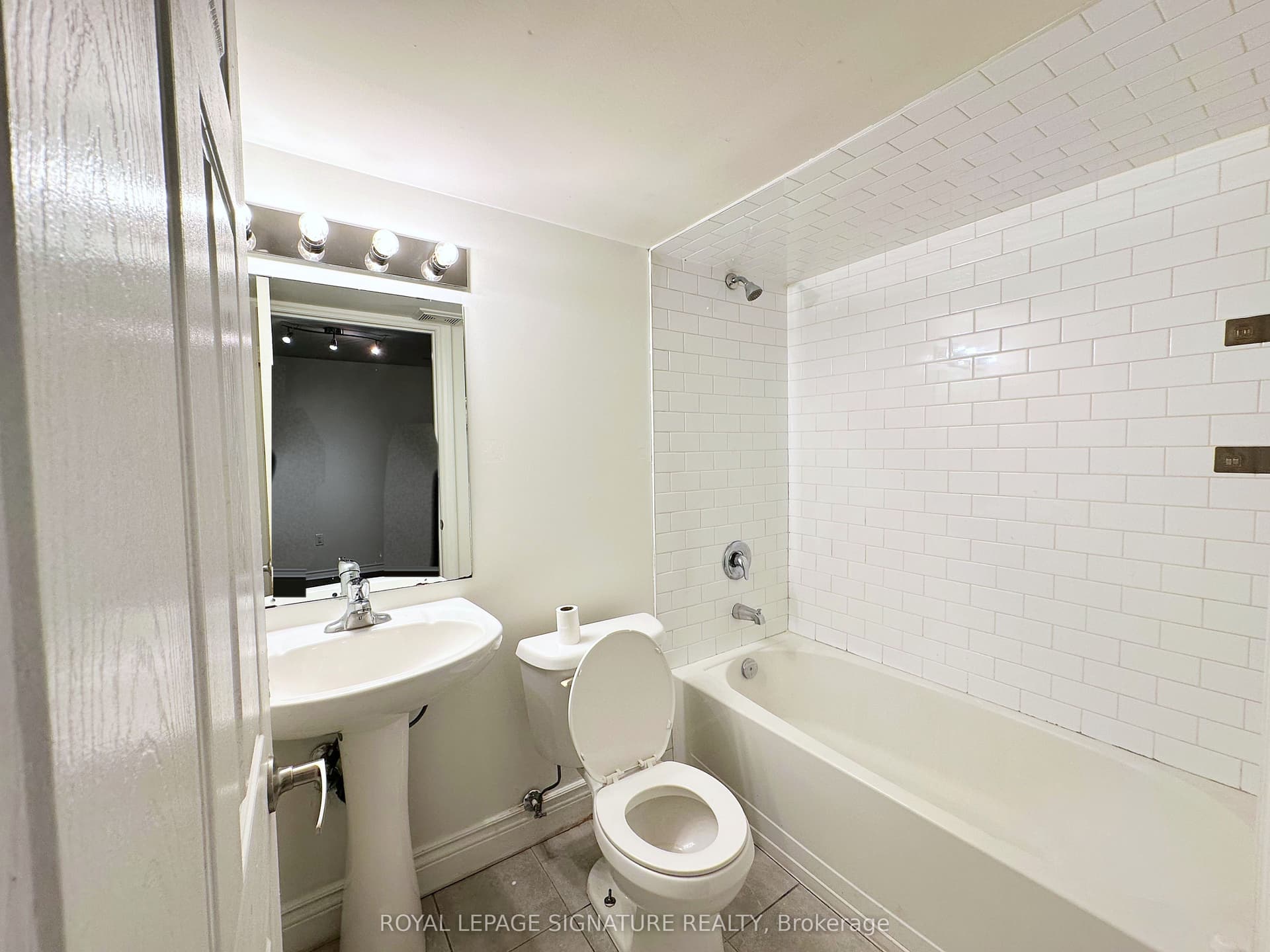 Unit Bsmt · 62 Beaver Ave