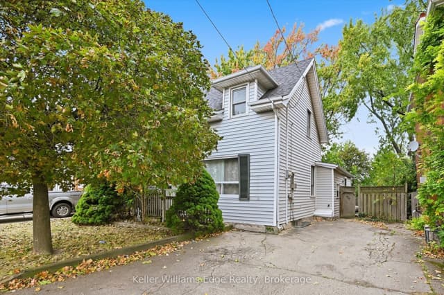Detached at 24 Brucedale Avenue W, Hamilton, ON L9C 1C2