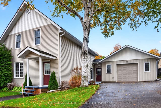 Detached at 17 Peel Street, Penetanguishene, ON L9M 1A5