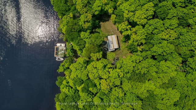 Detached at 484 Big Island S, Huntsville, ON P1H 2J3