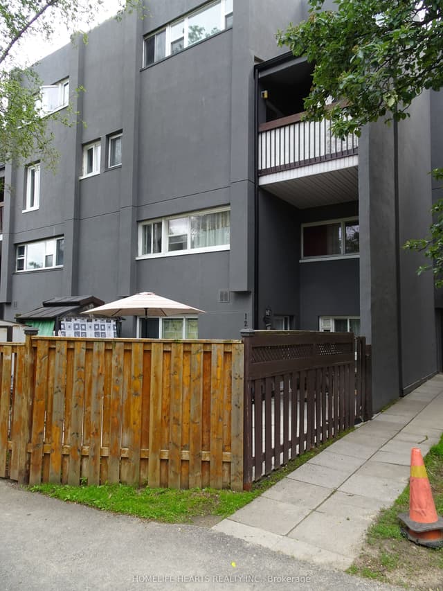 Condo Townhouse at 3040 Constitution Boulevard 122, Mississauga, ON L4Y 3X7