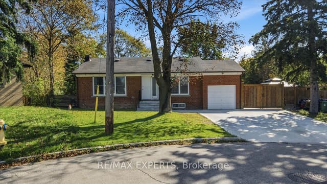 Detached at 18 Robson Place, Toronto, ON M2R 2Y3, Toronto C07