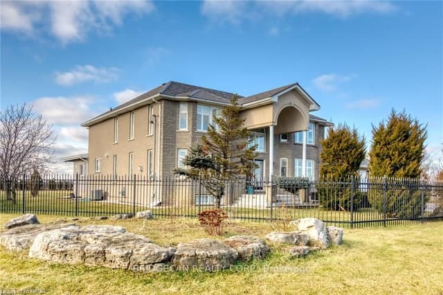 Detached at 283 Second Road E, Hamilton, ON L8J 3J1