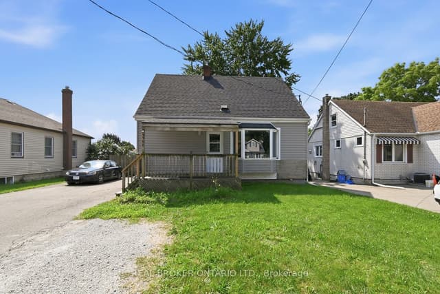 Detached at 6702 Dunn Street, Niagara Falls, ON L2G 2R1