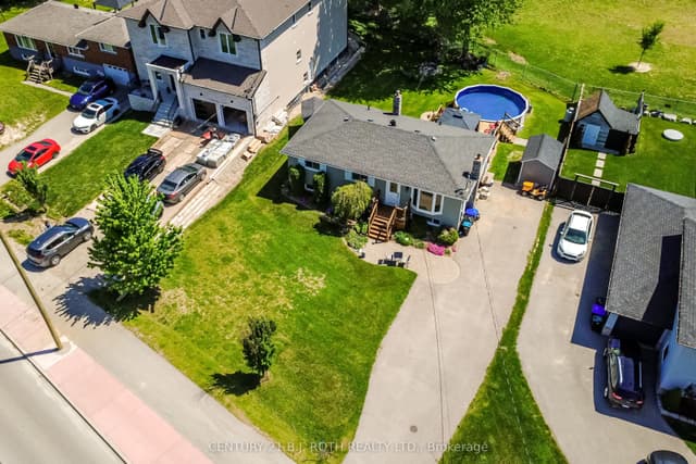 Detached at 671 Simcoe Road, Bradford West Gwillimbury, ON L3Z 4B4