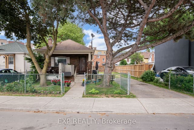 Detached at 5 Laxis Avenue, Toronto, ON M6M 2K6, Toronto W04