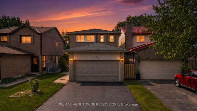 Detached at 668 Greycedar Crescent, Mississauga, ON L4W 3J7