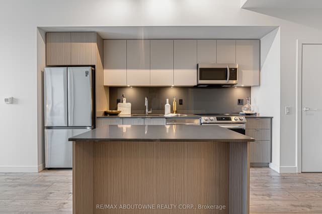 Condo Apartment at 133 Bronte Road BO908, Oakville, ON L6L 3C1