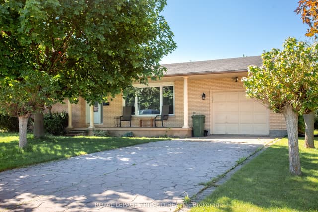 Detached at 8 Croatia Court, St. Thomas, ON N5R 5P6