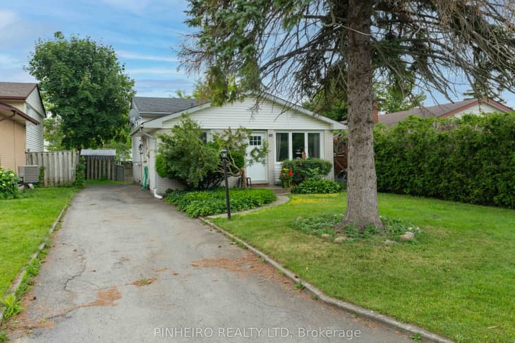 15 Villeneuve Crescent