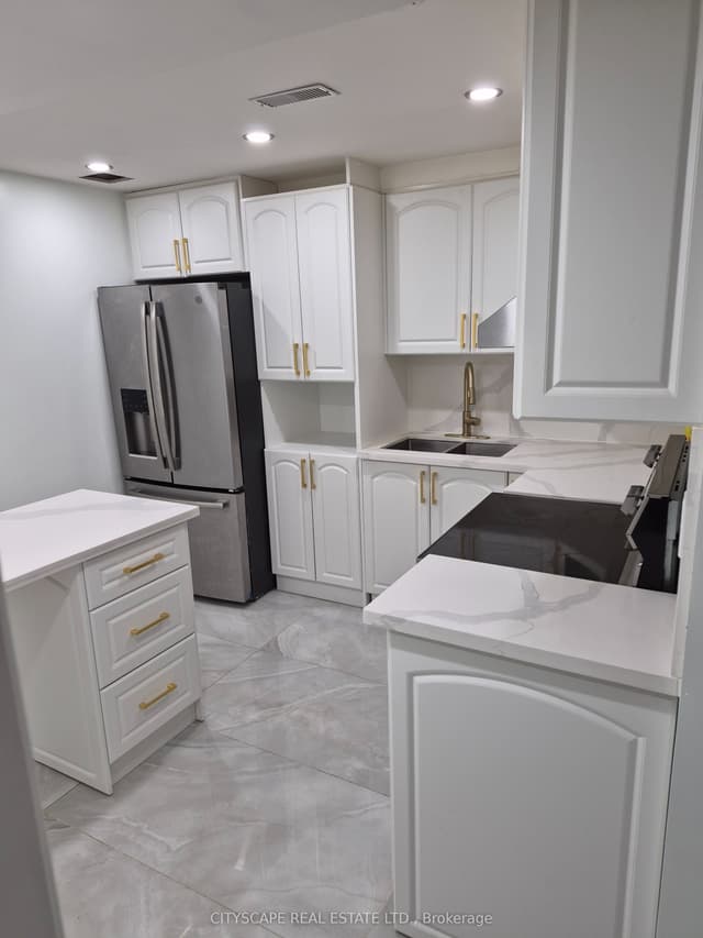 Detached at 368 Sardinia Drive Bsmt, Mississauga, ON L5R 3X6