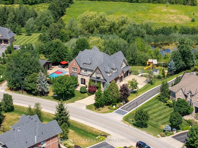 Detached at 33 Barraclough Boulevard, Halton Hills, ON L7G 0E8