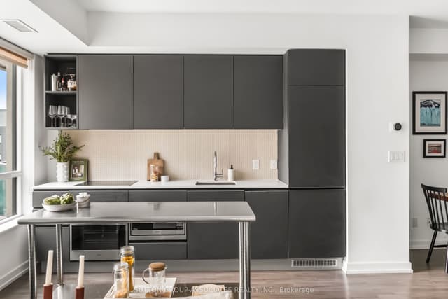 Condo Apartment at 377 Madison Avenue 502, Toronto, ON M4V 3E1, Toronto C02
