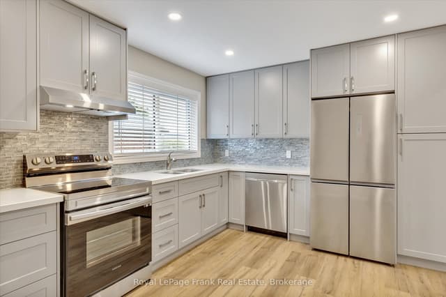 Upper Level at 890 Weller Street Main, Peterborough, ON K9J 4X8
