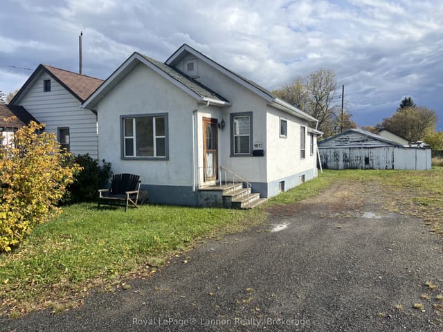 Detached at 1612 Crawford Avenue, Thunder Bay, ON P7E 3E6