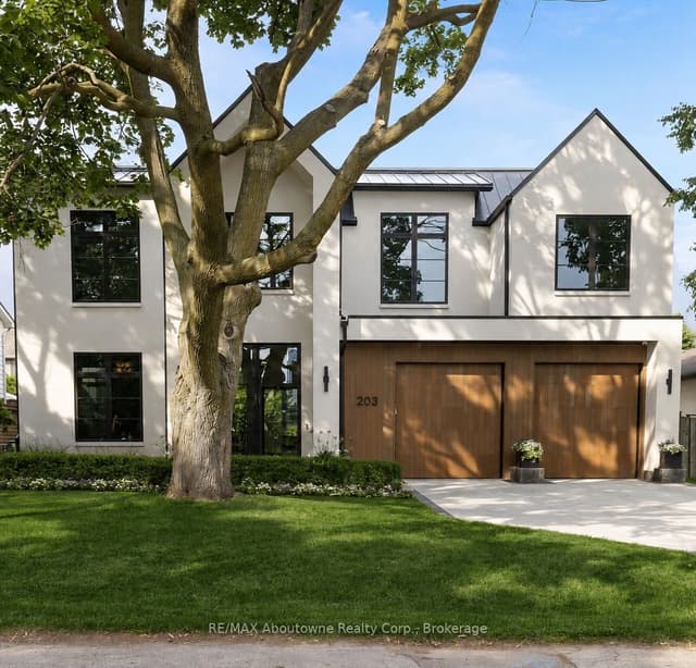 Detached at 203 Weybourne Road, Oakville, ON L6K 2T7