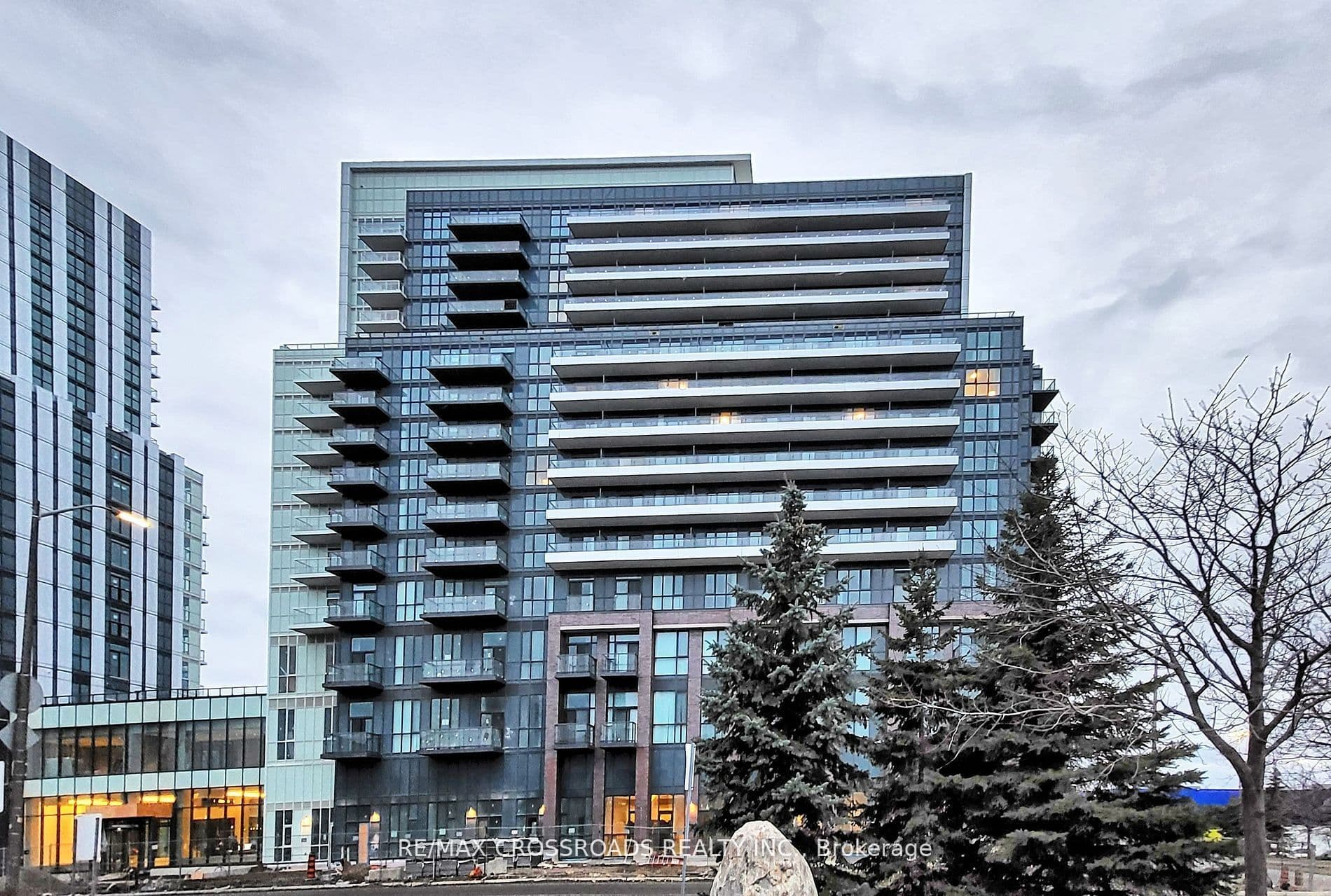 Suite 2117 · Floor 21, Unit 2117 · 38 Honeycrisp Cres