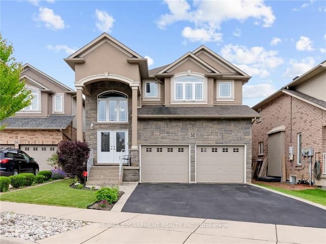 Detached at 52 Arrowhead Drive, Hamilton, ON L8W 3Y2