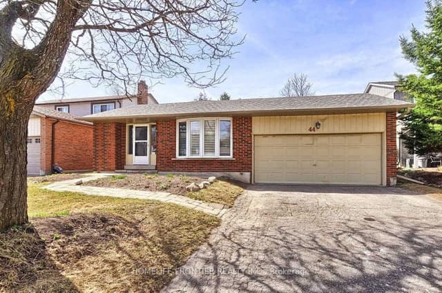 Detached at 44 Rutledge Avenue, Newmarket, ON L3Y 5T4