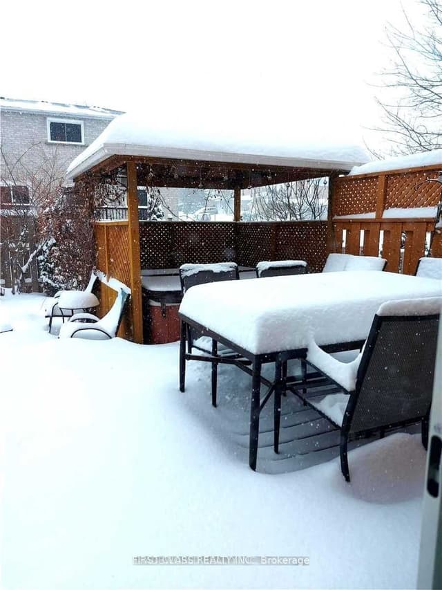 Detached at 880 Leslie Valley Drive #1, Newmarket, ON L3Y 7G9