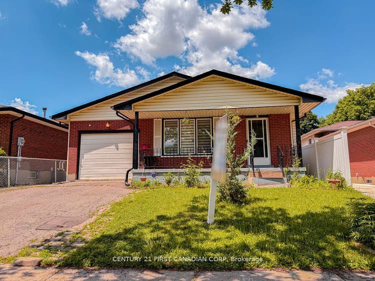 8 Poplar Crescent
