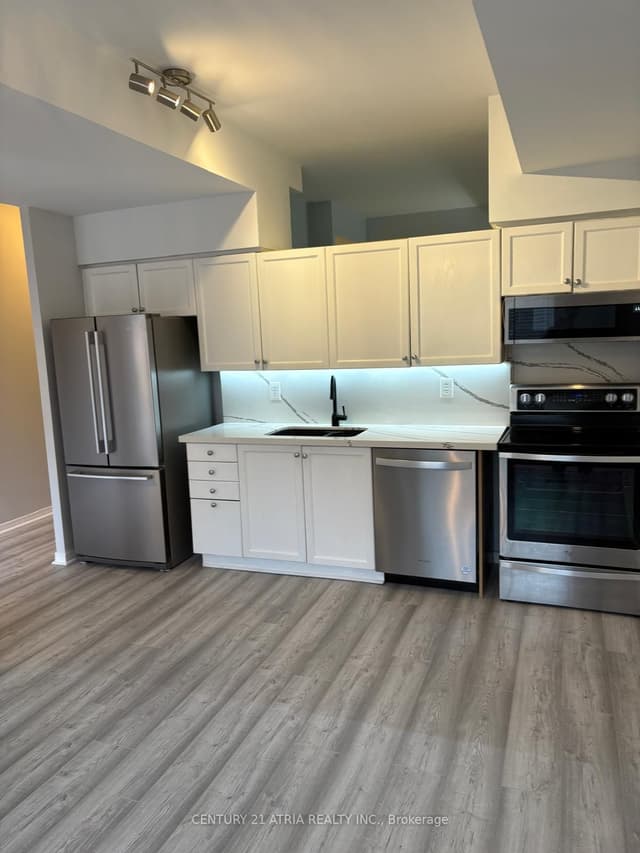 Condo Apartment at 140 Bathurst Street 103, Toronto, ON M5V 3N8, Toronto C01