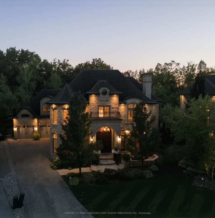 2425 Waterside Close