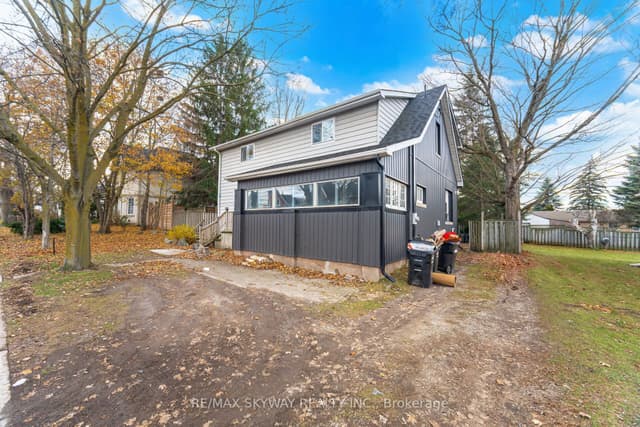 Detached at 102 Queen Street S, New Tecumseth, ON L0G 1W0