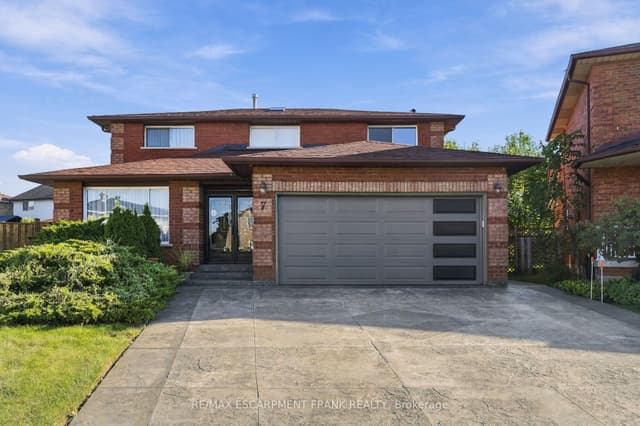 Detached at 7 Argon Court, Hamilton, ON L9C 7E5