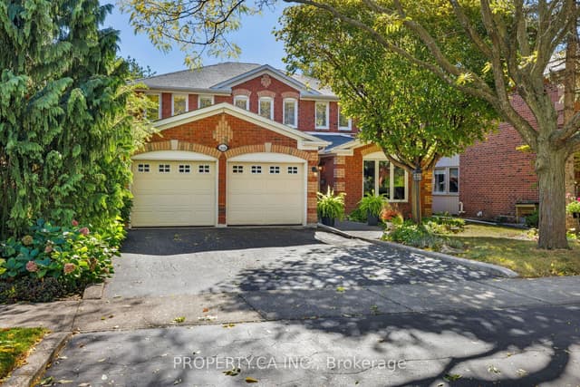 Detached at 2124 Langtry Drive, Oakville, ON L6M 2T2